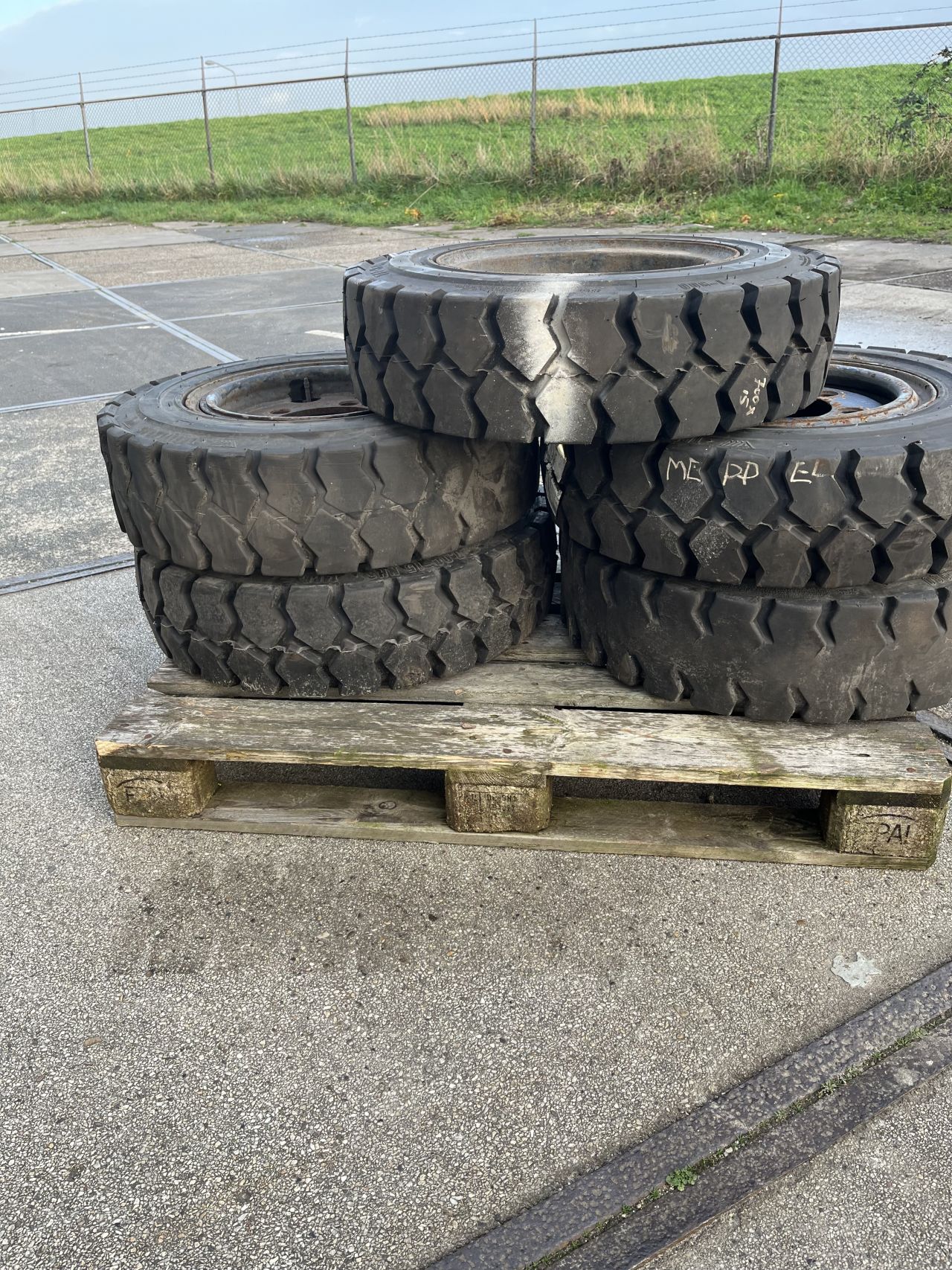 Heftruck banden 5x met vleg