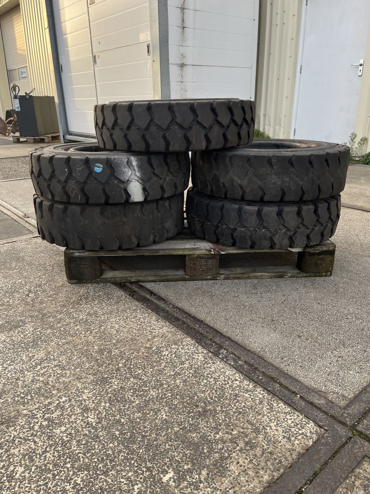 Heftruck banden 5x met vleg