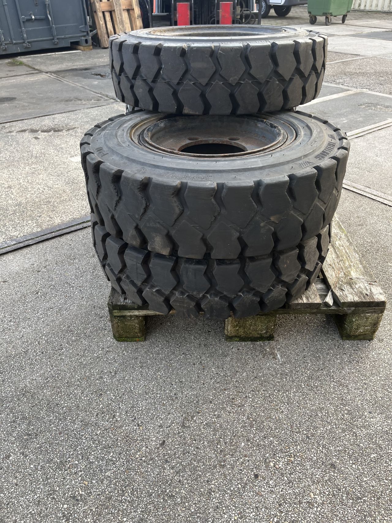 Heftruck banden 5x met vleg