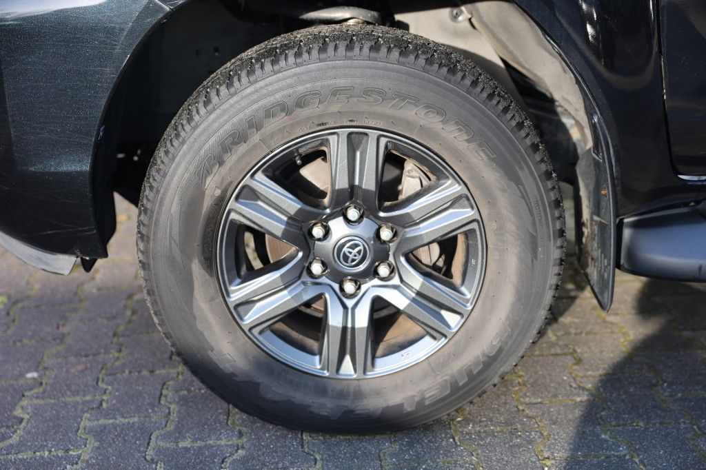 Toyota Hilux 2.4 D-4D X-TRA CAB PROFESSIONAL A/T 4WD VAN