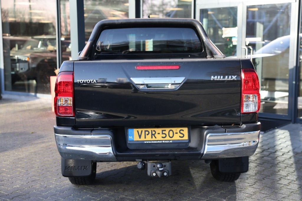 Toyota Hilux 2.4 D-4D X-TRA CAB PROFESSIONAL A/T 4WD VAN