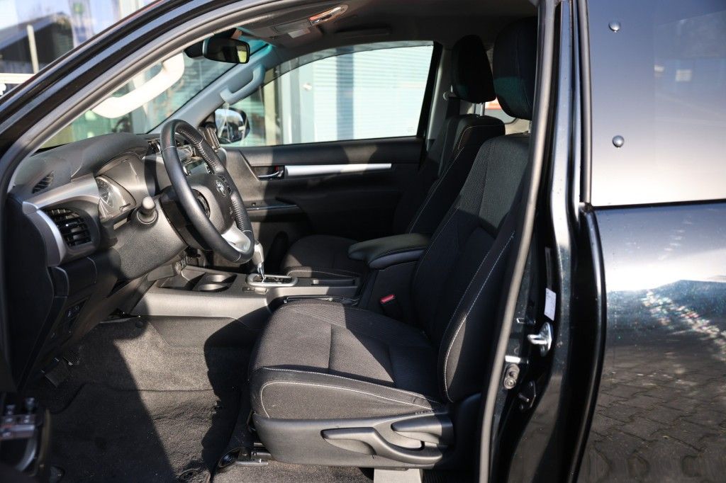 Toyota Hilux 2.4 D-4D X-TRA CAB PROFESSIONAL A/T 4WD VAN