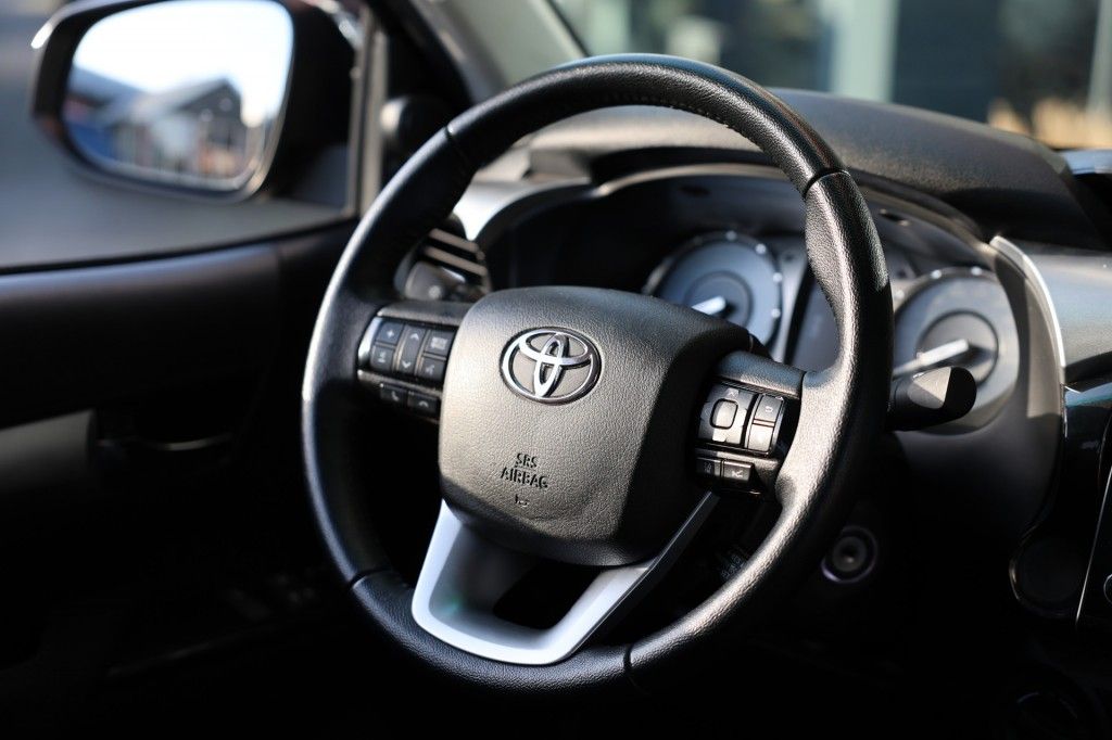 Toyota Hilux 2.4 D-4D X-TRA CAB PROFESSIONAL A/T 4WD VAN