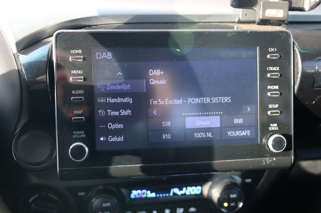 Toyota Hilux 2.4 D-4D X-TRA CAB PROFESSIONAL A/T 4WD VAN