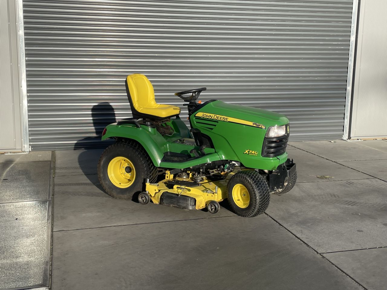 John Deere X740