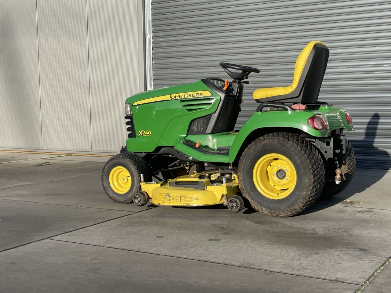 John Deere X740