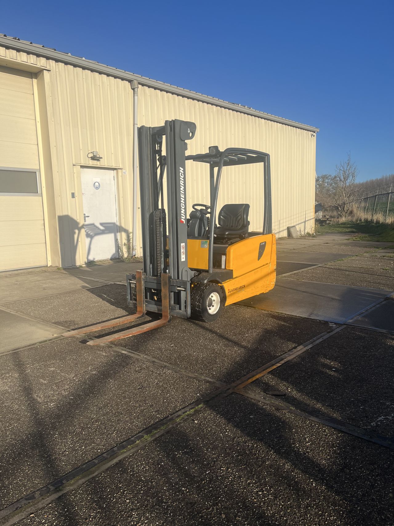 Jungheinrich heftruck EFG 220 bouwjaar 2004 met lage urenstand !