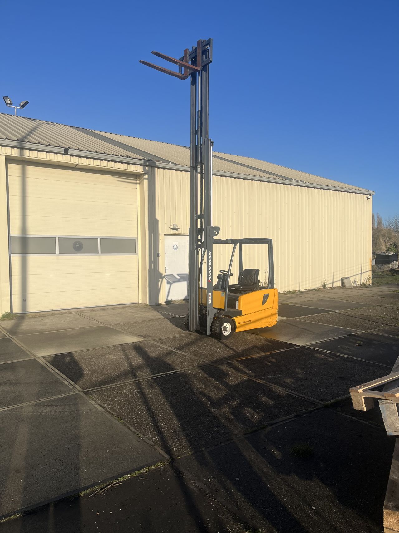 Jungheinrich heftruck EFG 220 bouwjaar 2004 met lage urenstand !