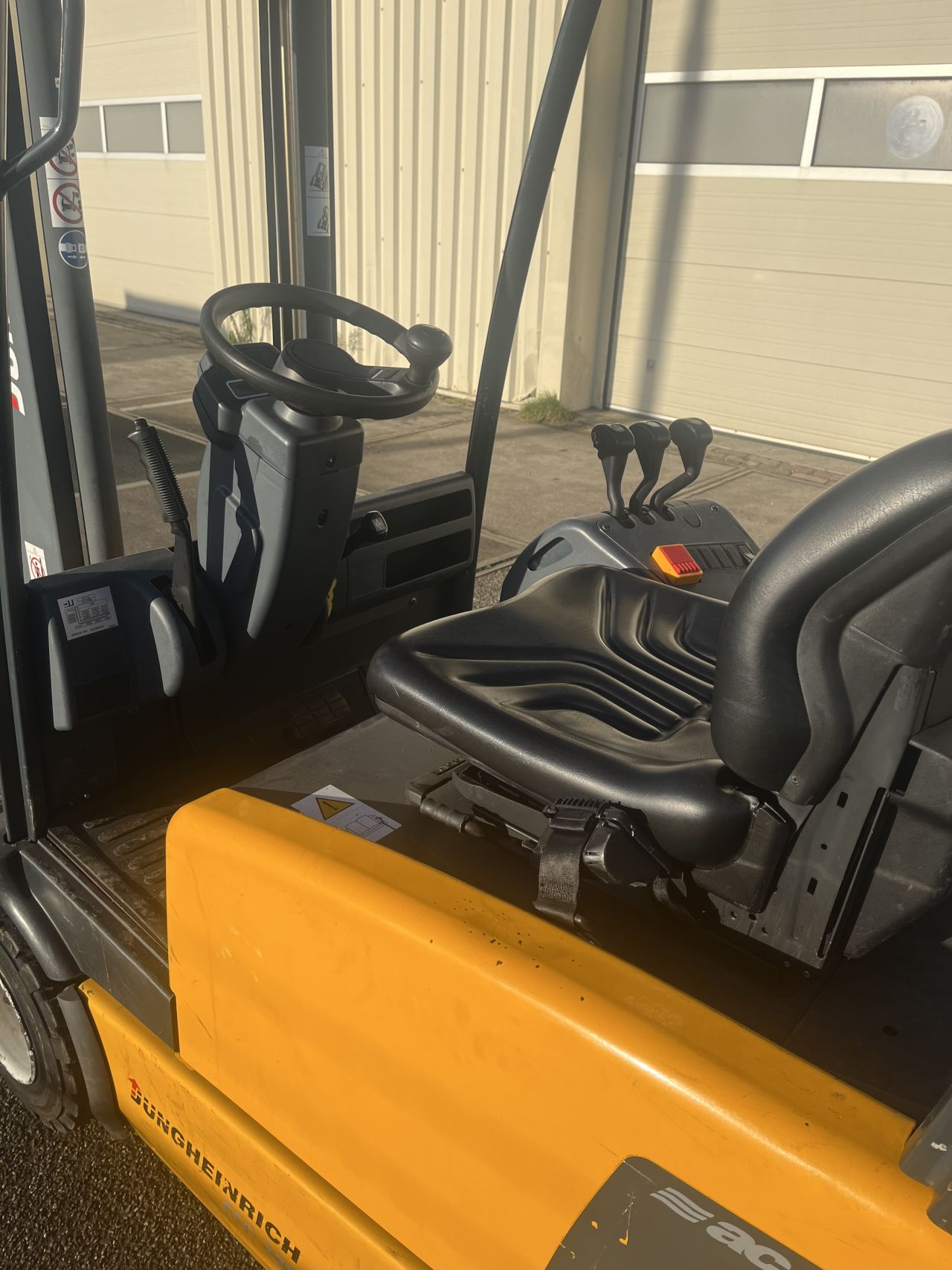 Jungheinrich heftruck EFG 220 bouwjaar 2004 met lage urenstand !