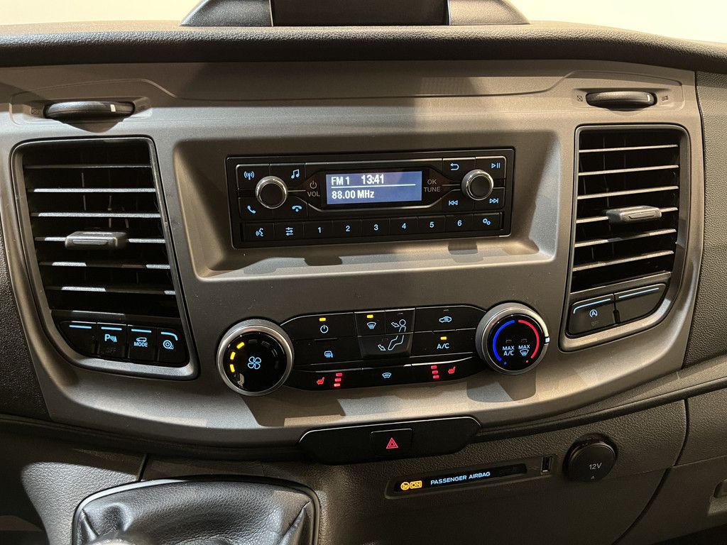 Ford Transit Custom 320 2.0 TDCI L2H1 Trend / Euro 6 / Airco / Cruise Control / Trekhaak / PDC / Imperiaal / 68.700 KM !!