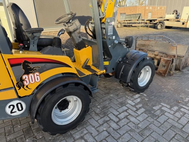 Manitou Mustang 306 520uur Minishovel Kniklader 20km/h NWST