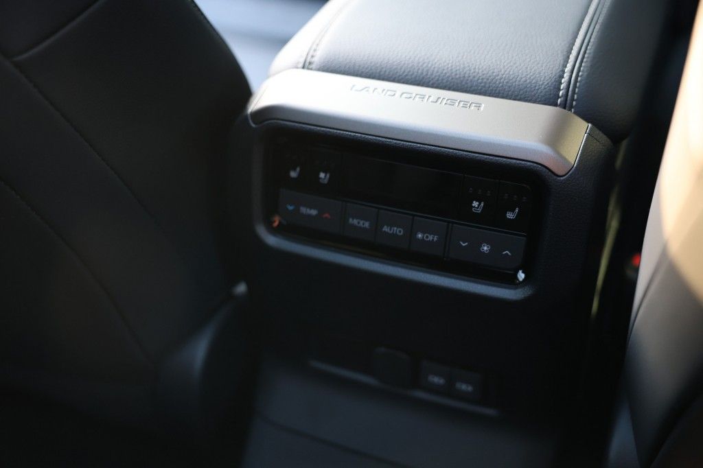 Toyota Landcruiser 250 2.8 D-4D 5DRS hybride 48v PROFESSIONAL A/T 5 SITZ