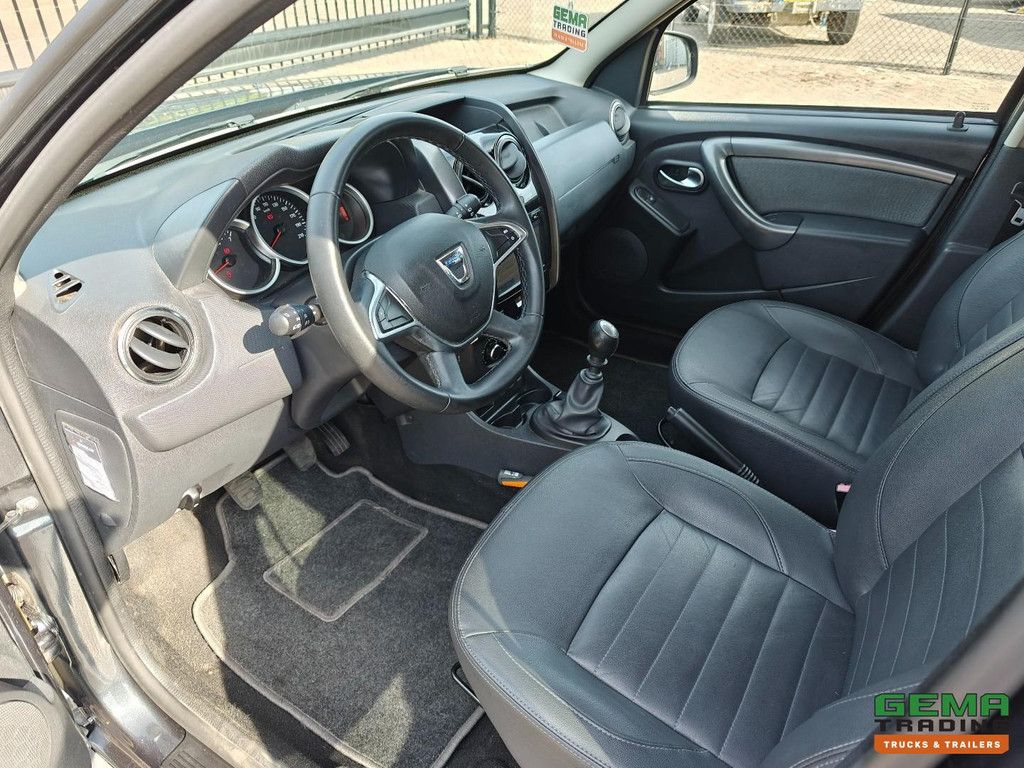 Dacia DUSTER 1.2 TCe Prestige 125PK - Navigatie - Trekhaak - Camera - 82.000km - NAP - 07/2026 APK - EXPORT