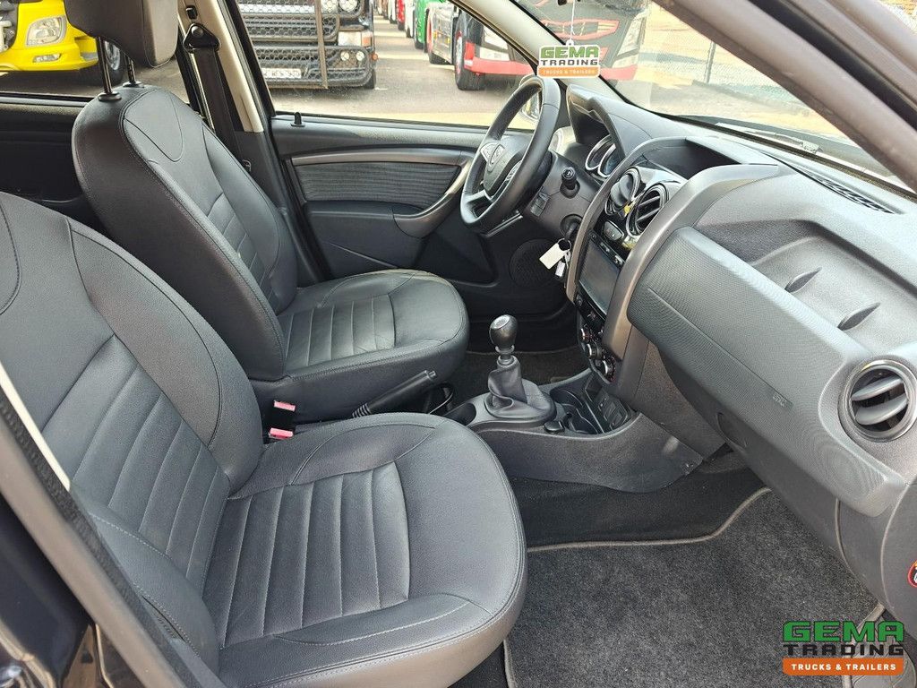 Dacia DUSTER 1.2 TCe Prestige 125PK - Navigatie - Trekhaak - Camera - 82.000km - NAP - 07/2026 APK - EXPORT