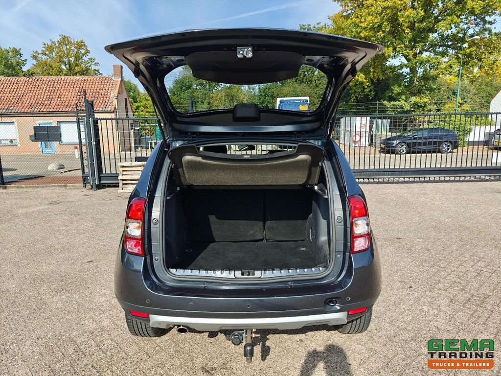 Dacia DUSTER 1.2 TCe Prestige 125PK - Navigatie - Trekhaak - Camera - 82.000km - NAP - 07/2026 APK - EXPORT