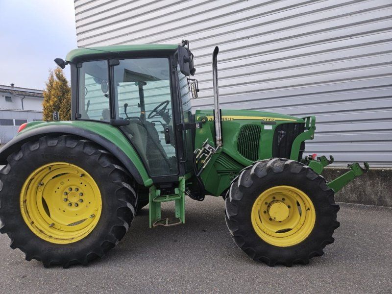 John Deere 6220