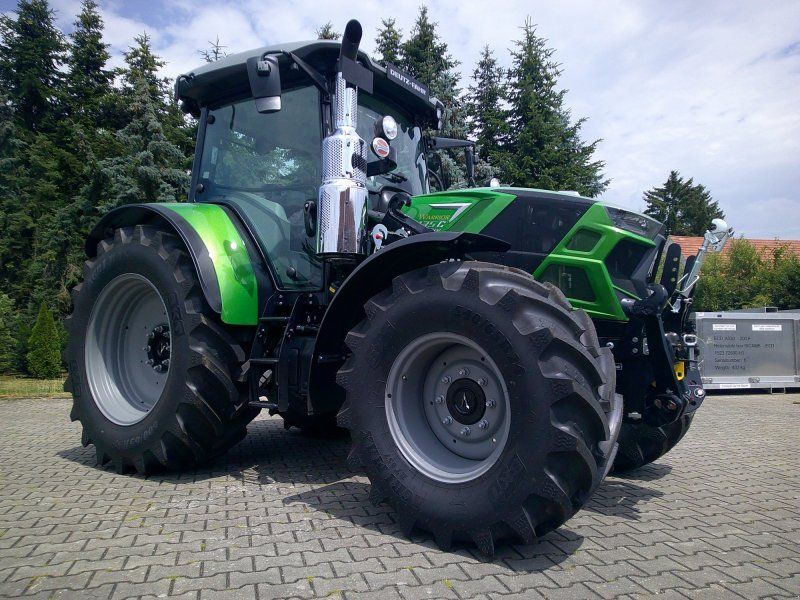 Deutz-Fahr 6135 C TTV, Warrior Java grün,  Wunsch Frontladerschwinge kos