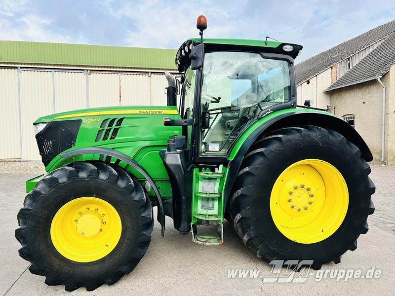 John Deere 6210R
