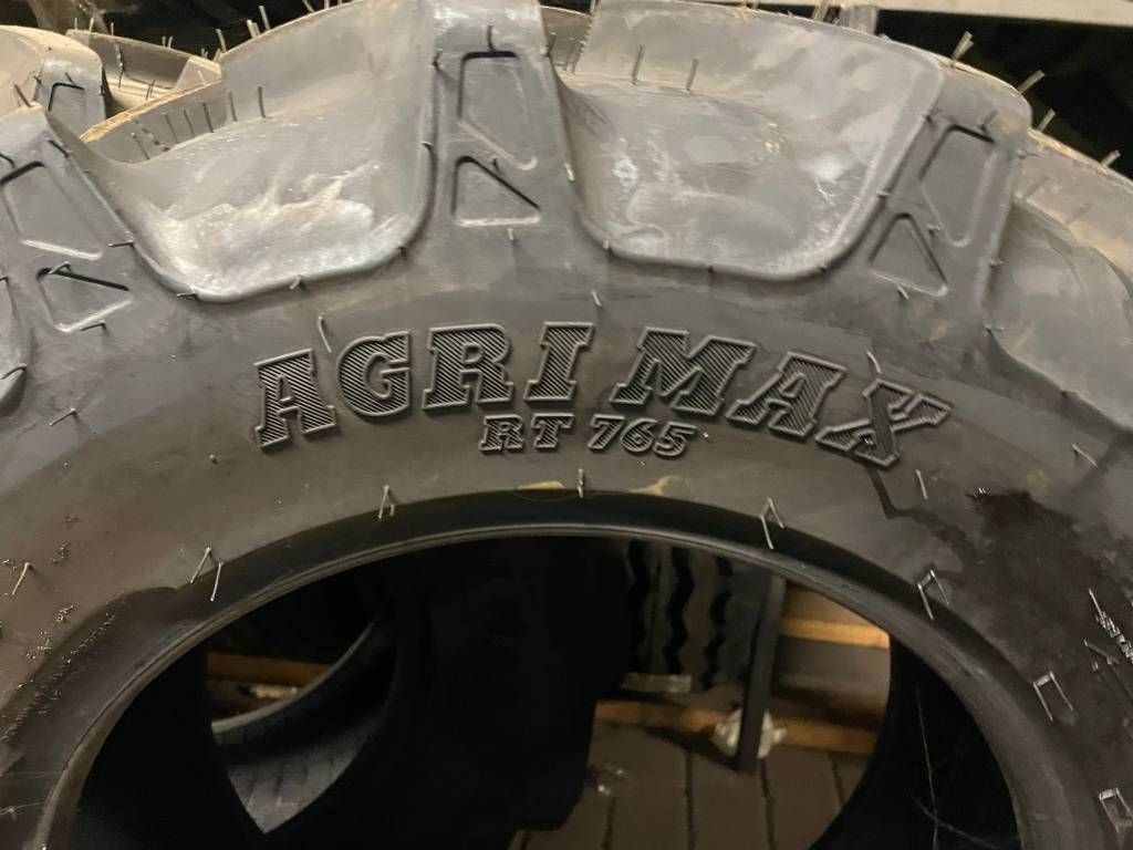 BKT Agrimax RT 765 300/70 R20
