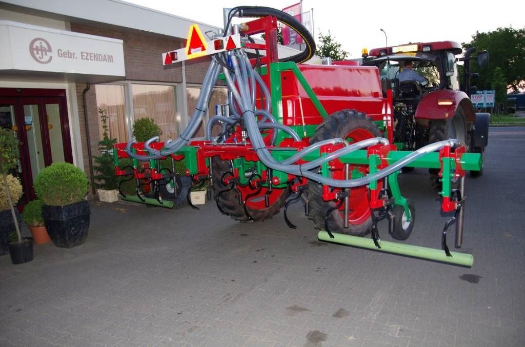 Globus Getrokken rijen-bemester voor dierlijke drijfmest