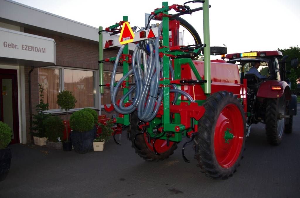 Globus Getrokken rijen-bemester voor dierlijke drijfmest