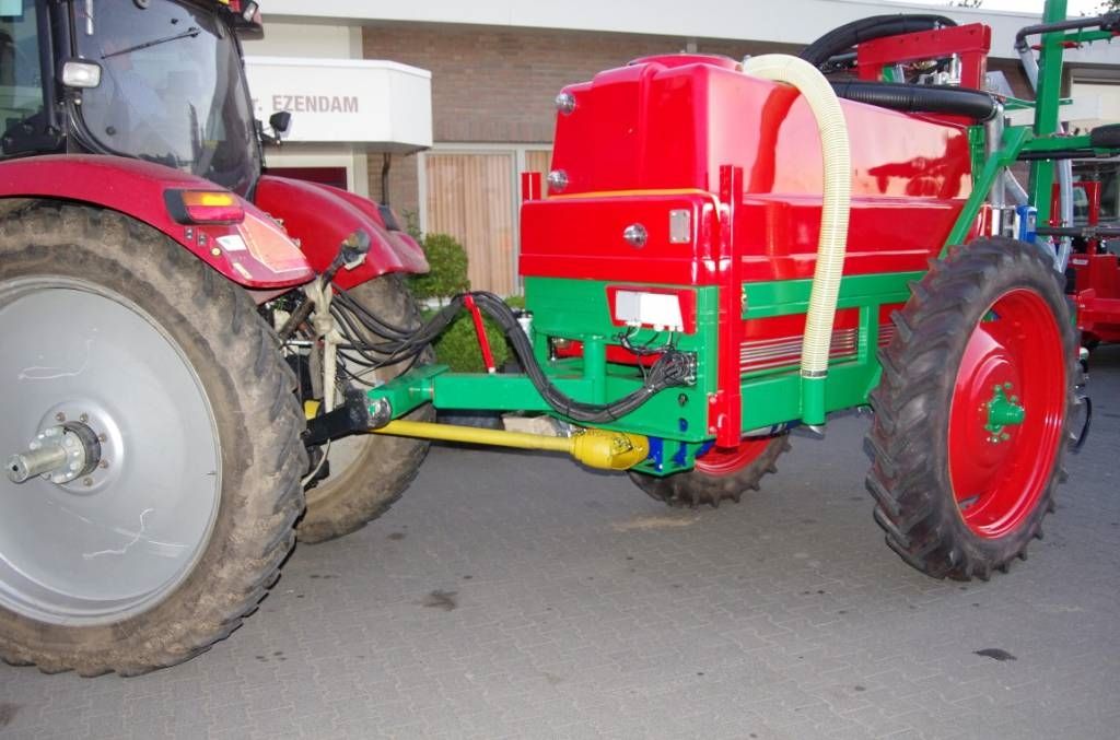 Globus Getrokken rijen-bemester voor dierlijke drijfmest