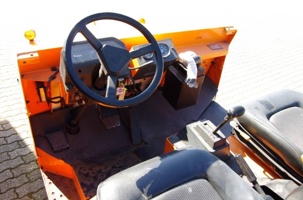 Nissan FV02 pushback truck