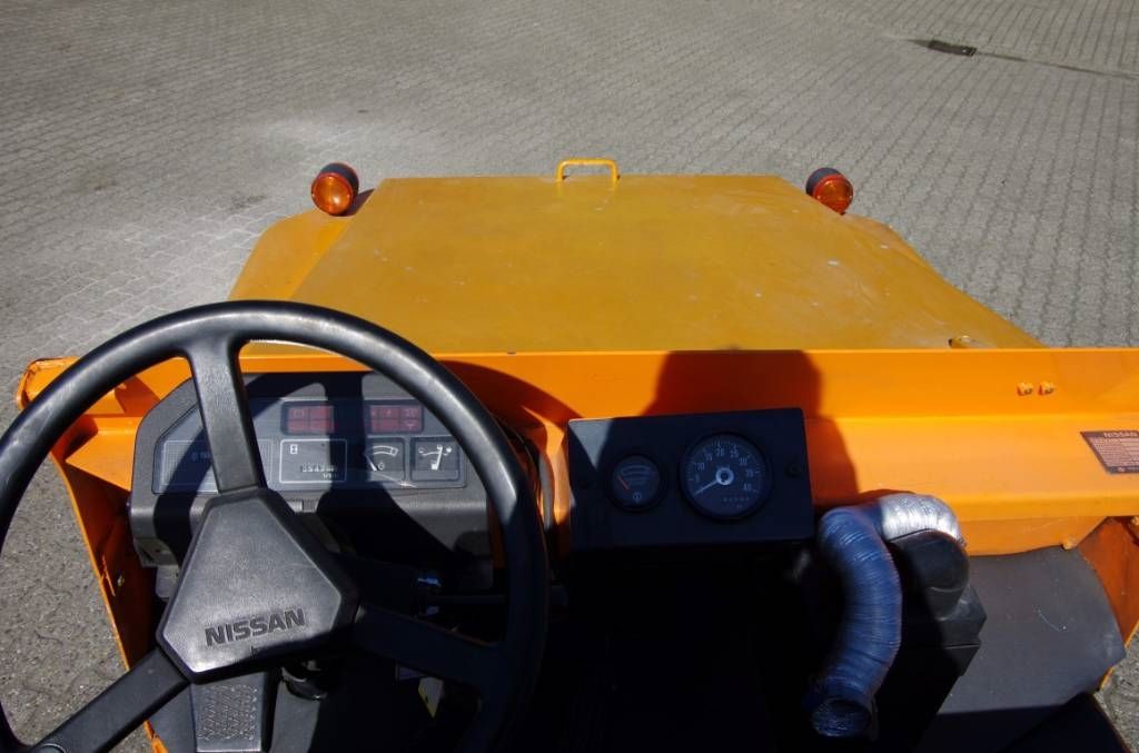 Nissan FV02 pushback truck