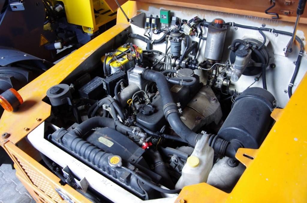 Nissan FV02 pushback truck