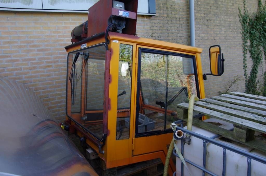 Nissan FV02 pushback truck