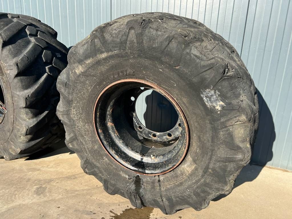 Michelin 445/70R19.5 incl. rim