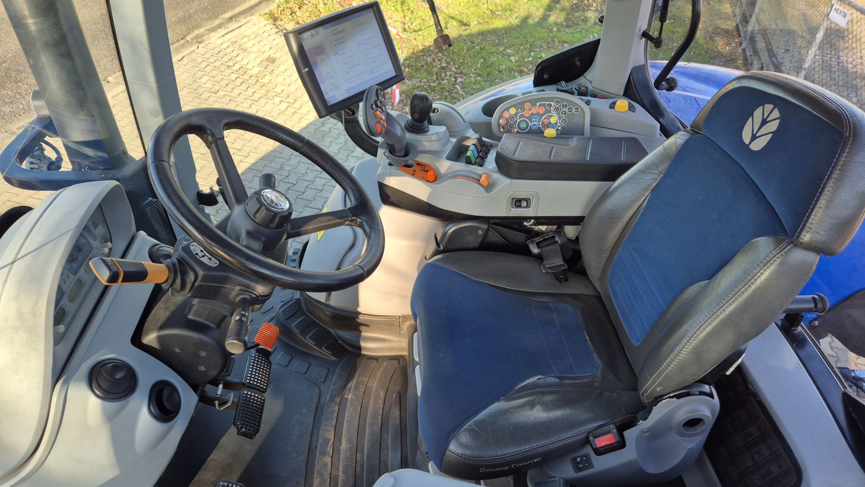 New Holland T7.315 HD AC 40Kmh. Fronthef en Lucht.