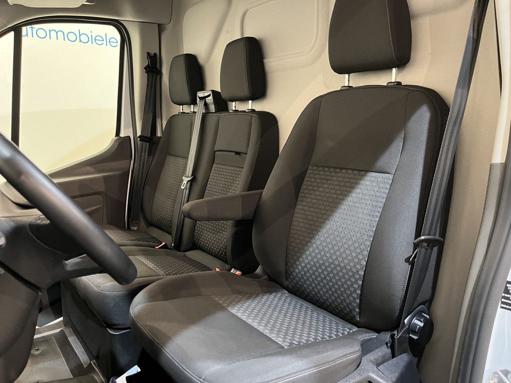 Ford E-Transit 350 L2H2 Trend 68 kWh / 100% Elektrisch !! / Airco / Cruise Control / CarPlay / Camera / Navigatie / 3-Zits / 12.000 KM !!