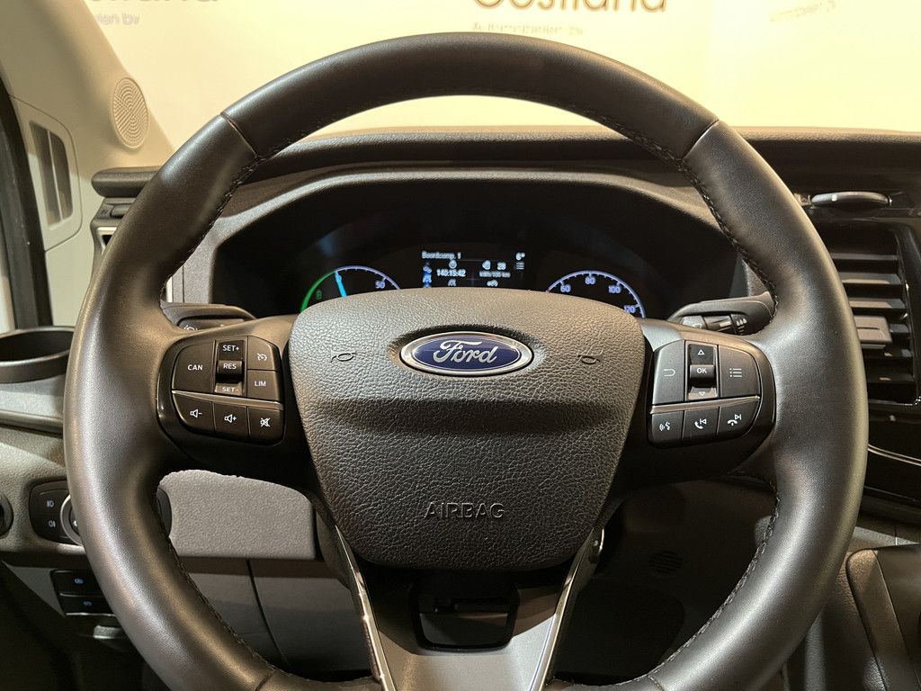 Ford E-Transit 350 L2H2 Trend 68 kWh / 100% Elektrisch !! / Airco / Cruise Control / CarPlay / Camera / Navigatie / 3-Zits / 12.000 KM !!