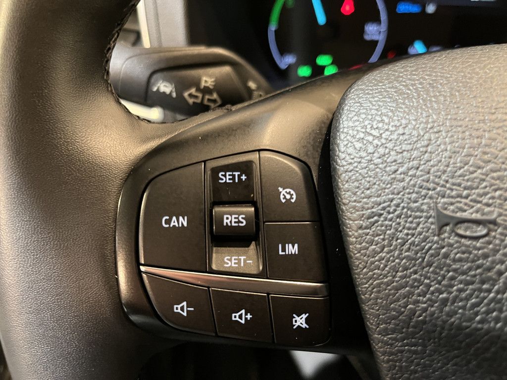 Ford E-Transit 350 L2H2 Trend 68 kWh / 100% Elektrisch !! / Airco / Cruise Control / CarPlay / Camera / Navigatie / 3-Zits / 12.000 KM !!