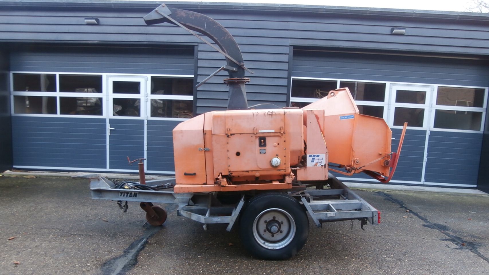 Houtversnipperaar TS met 4 cil hatz op onderstel