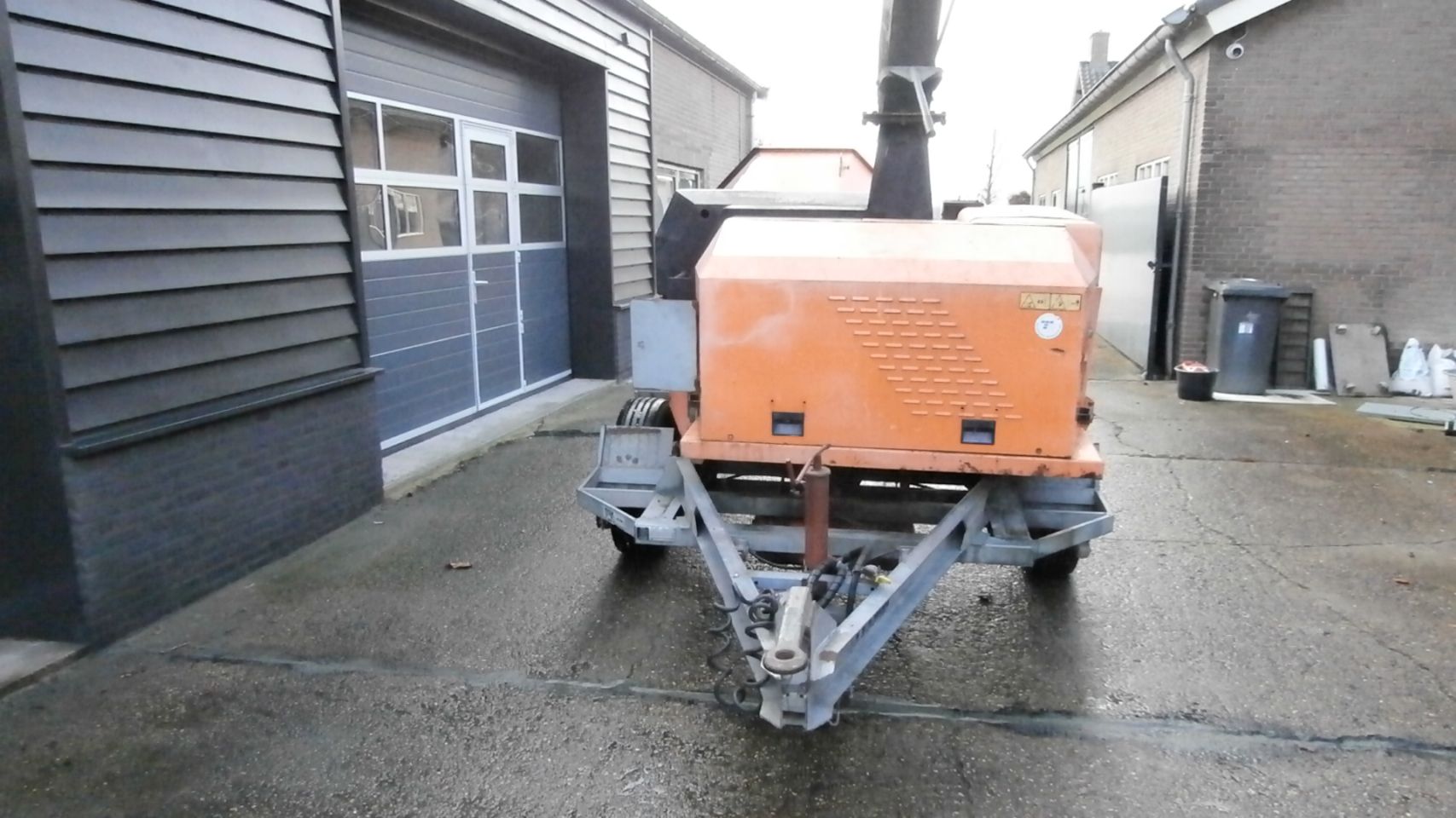 Houtversnipperaar TS met 4 cil hatz op onderstel