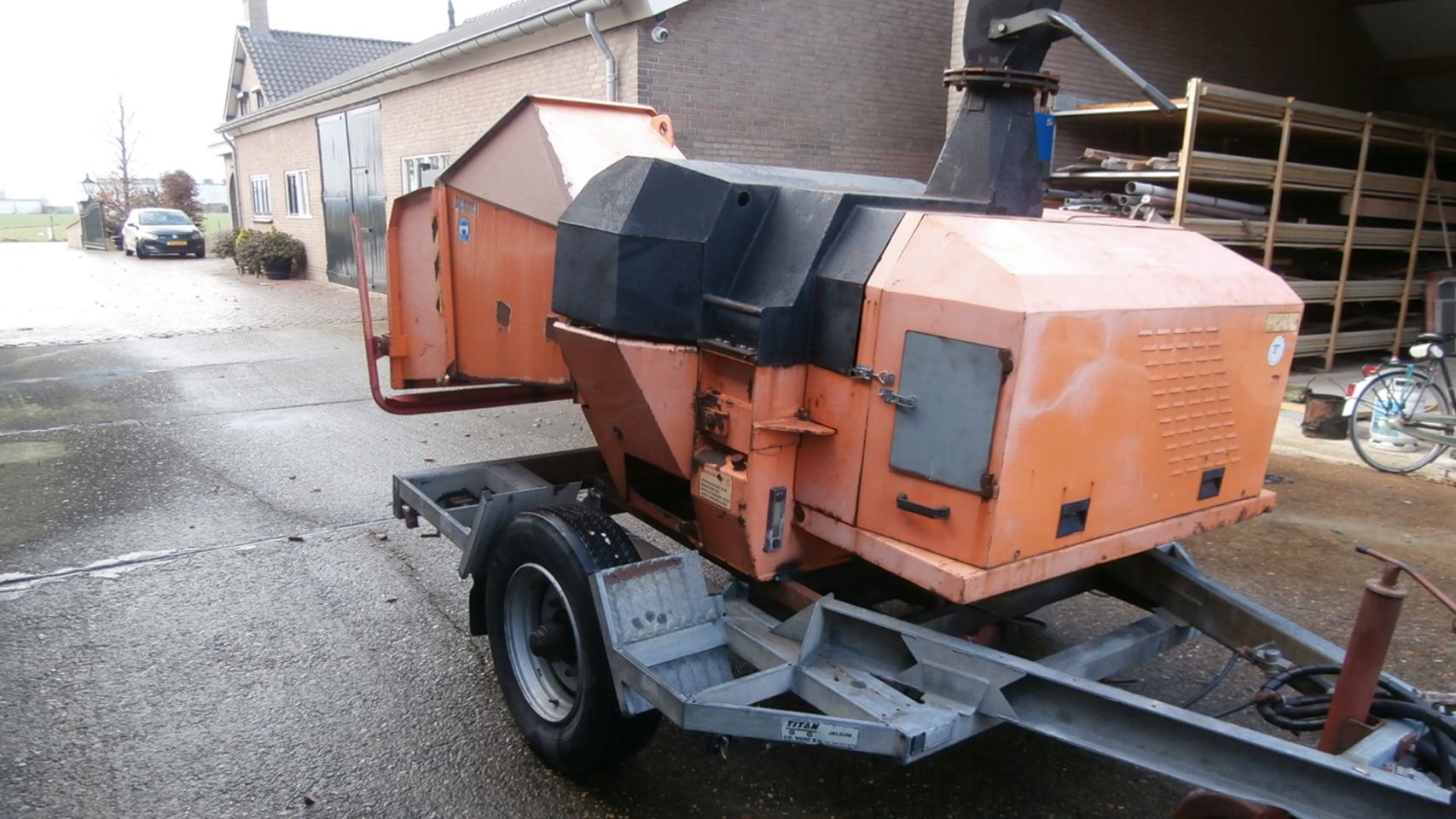 Houtversnipperaar TS met 4 cil hatz op onderstel