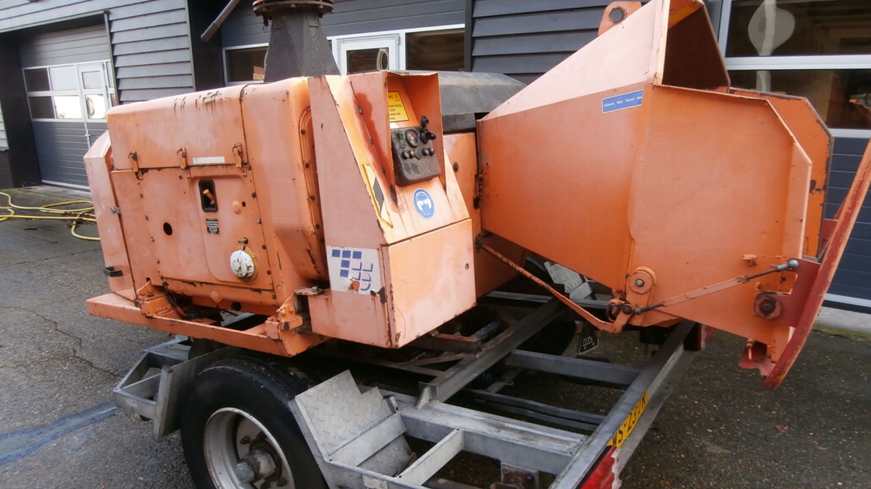 Houtversnipperaar TS met 4 cil hatz op onderstel