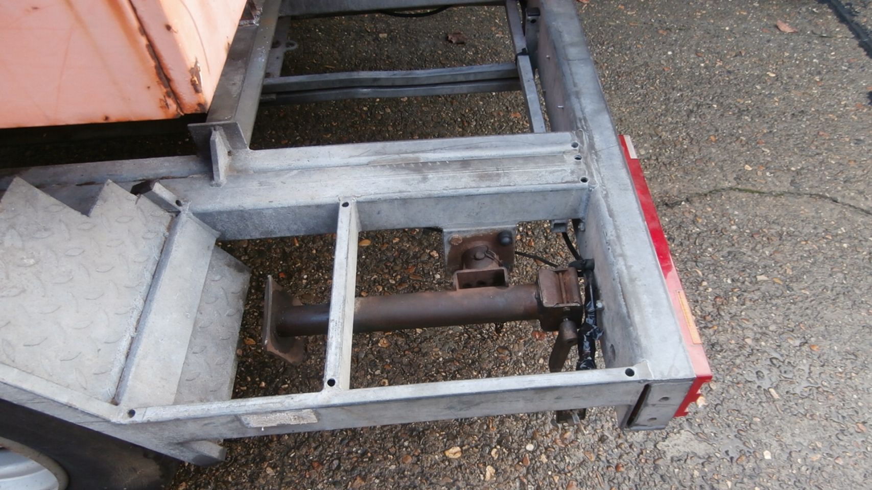 Houtversnipperaar TS met 4 cil hatz op onderstel