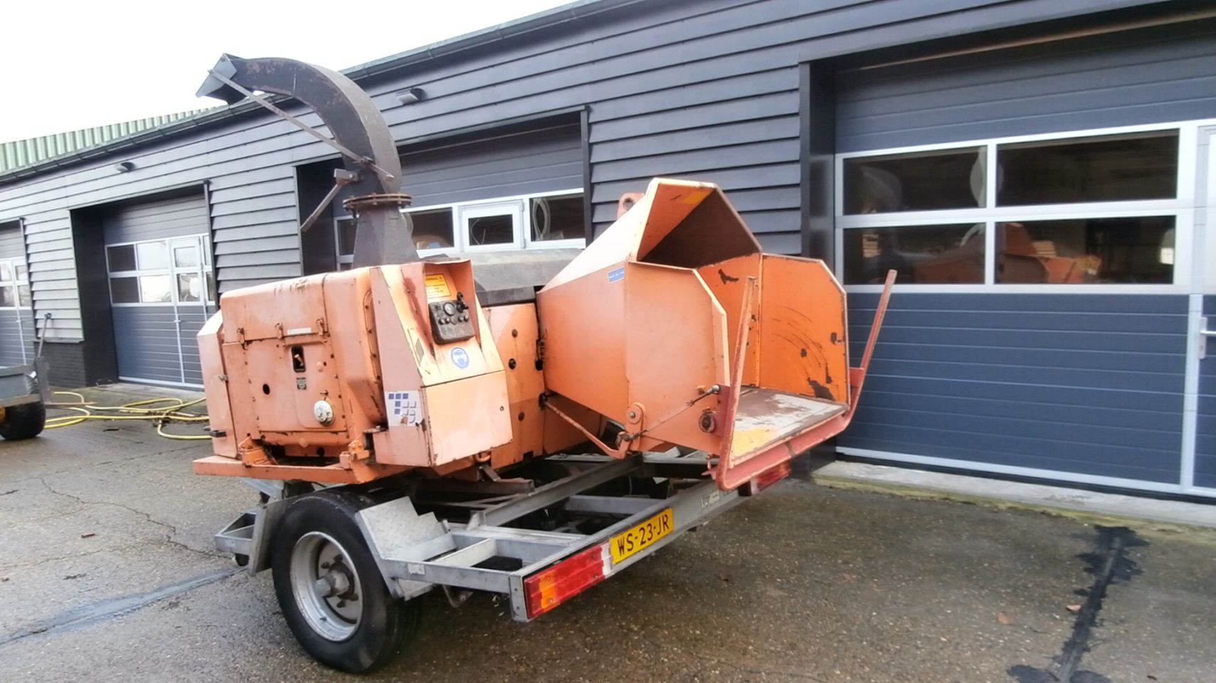 Houtversnipperaar TS met 4 cil hatz op onderstel