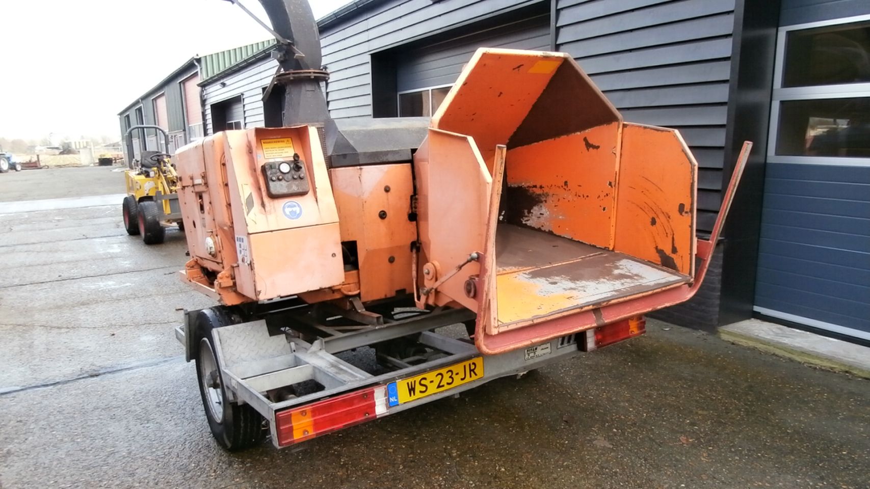 Houtversnipperaar TS met 4 cil hatz op onderstel