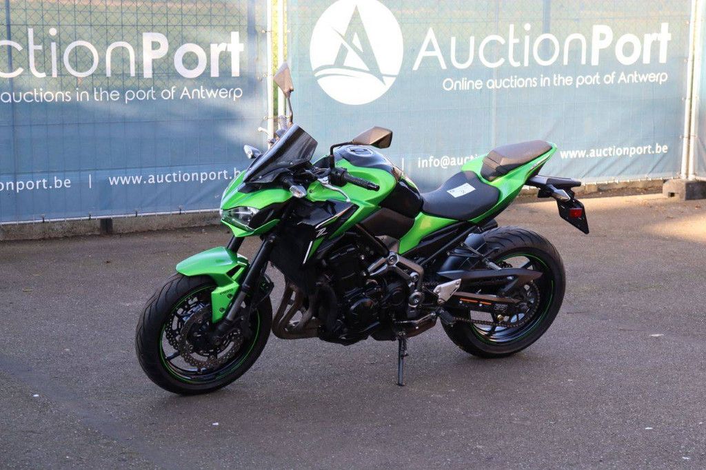 Motorbike Kawasaki Z900 Petrol 2017 (Margin)