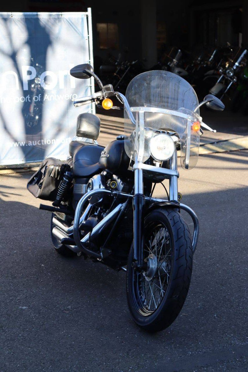 Harley-Davidson Dyna Street Bob Benzinmotorrad 2009