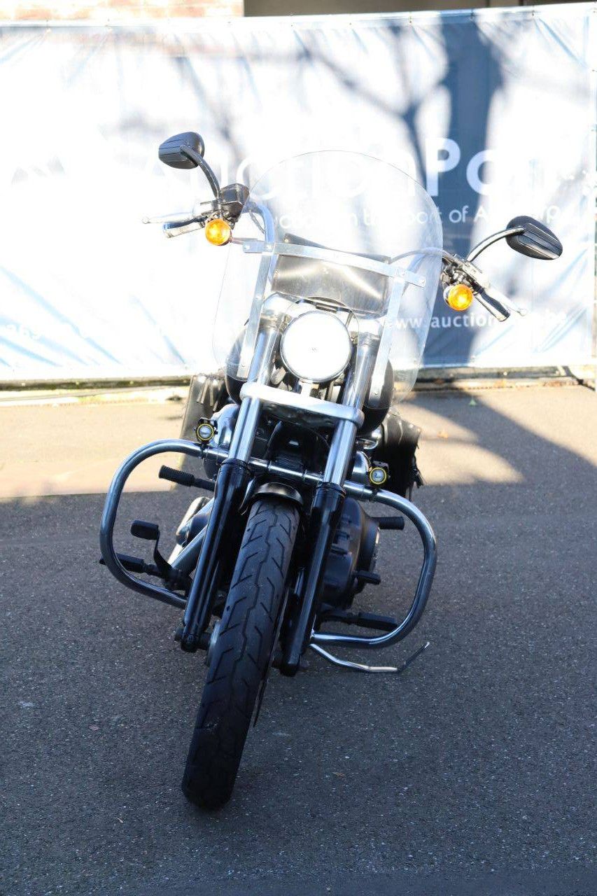 Harley-Davidson Dyna Street Bob Benzinmotorrad 2009