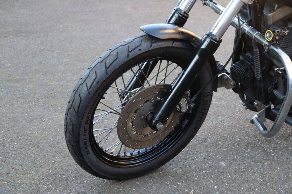 Harley-Davidson Dyna Street Bob Benzinmotorrad 2009