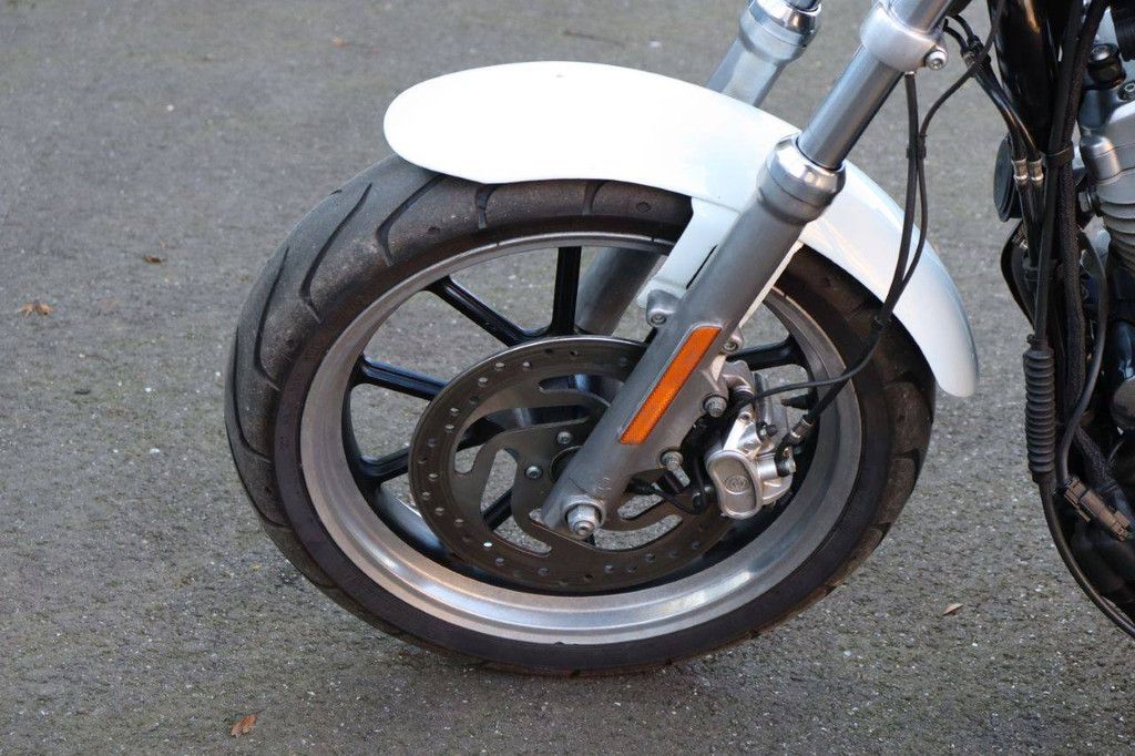 Harley-Davidson Sportster XL883 Super Low Benzin 2016