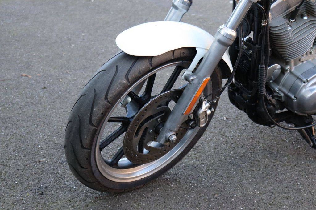 Harley-Davidson Sportster XL883 Super Low Benzin 2016