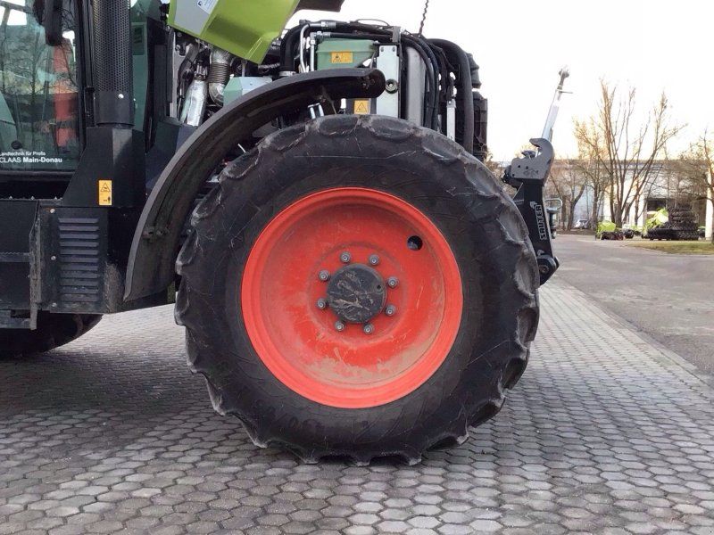 Claas Arion 440