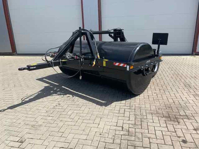 Voratek Wiesenwalze 275cm mit Fahrgestell und Druckluftbremse